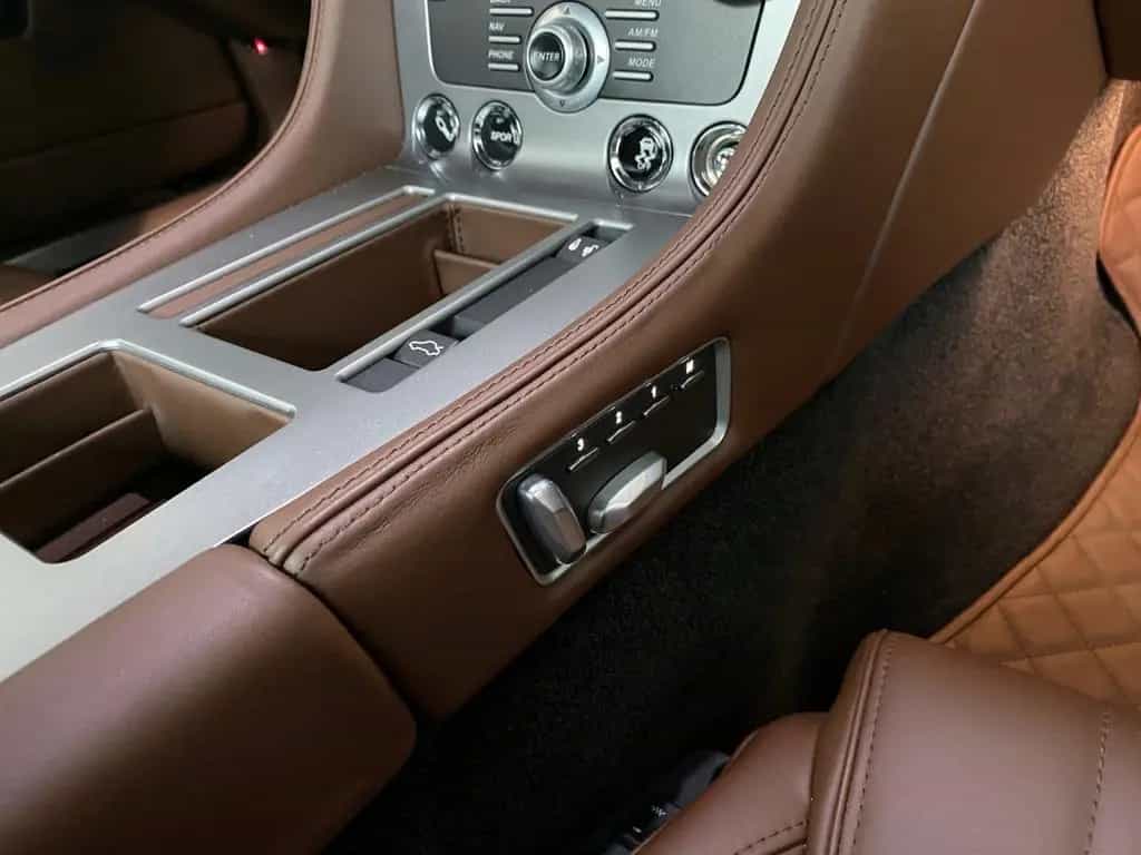 Aston Martin DB9 6.0 Coupe 10/2015-photo-18