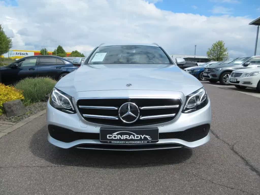 Mercedes-Benz E 220 d T Avantgarde 9G LED COMAND 360° WideScr. 02/2019-photo-1