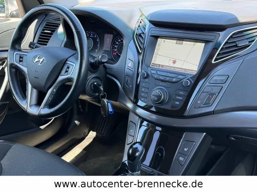 Hyundai i40 cw Trend*Panorama*Navi*8-fach* 09/2017-photo-11