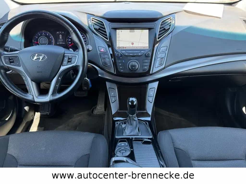Hyundai i40 cw Trend*Panorama*Navi*8-fach* 09/2017-photo-12
