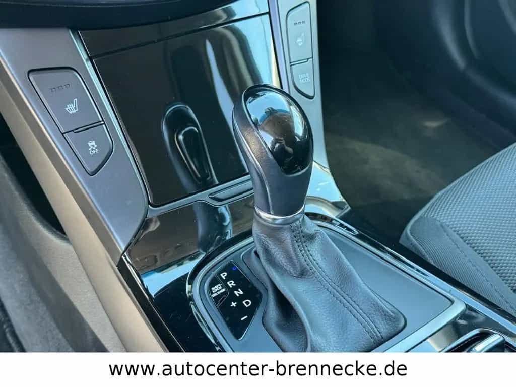 Hyundai i40 cw Trend*Panorama*Navi*8-fach* 09/2017-photo-18