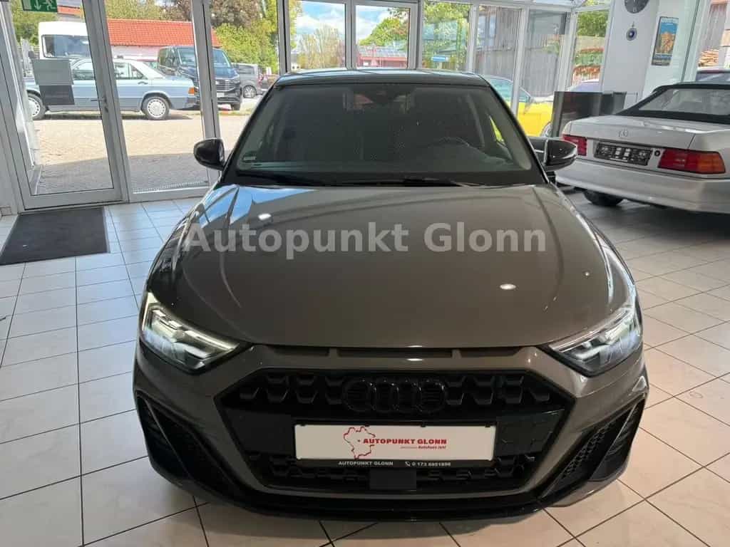 Audi A1 Sportback 40 TFSI S line|LED|Tempomat|TÜV Neu 04/2019-photo-2