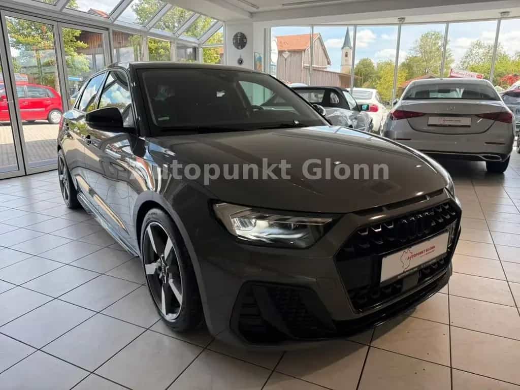 Audi A1 Sportback 40 TFSI S line|LED|Tempomat|TÜV Neu 04/2019-photo-3