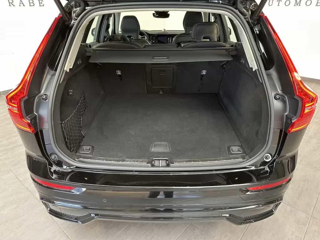 Volvo XC60 B5 AWD Ultimate Dark NAV+LED+ACC+360°+PANO 04/2023-photo-5