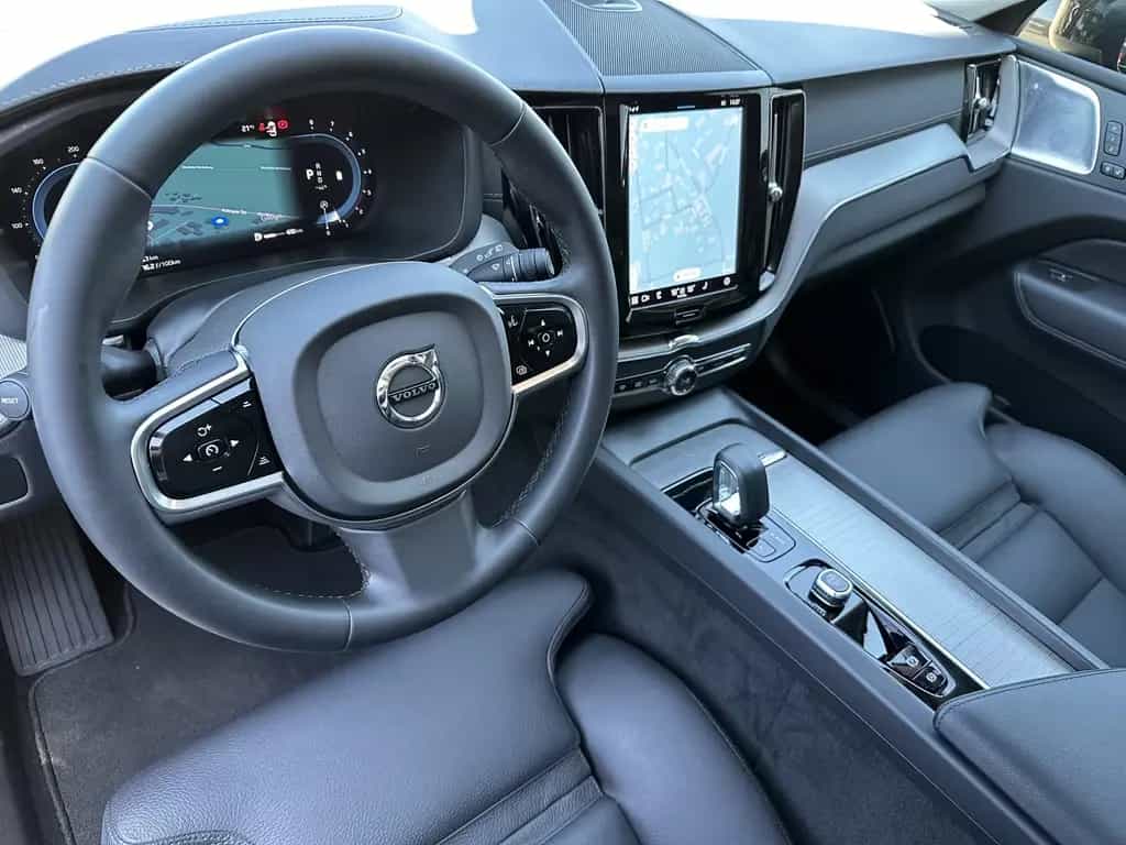 Volvo XC60 B5 AWD Ultimate Dark NAV+LED+ACC+360°+PANO 04/2023-photo-7