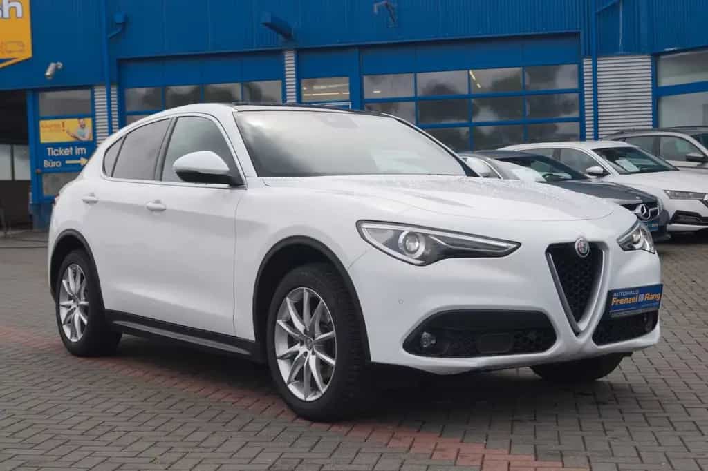 Alfa Romeo Stelvio Q4 *Pano*Navi*Kamera*Blind*SHZ*Front* 04/2019-photo-0