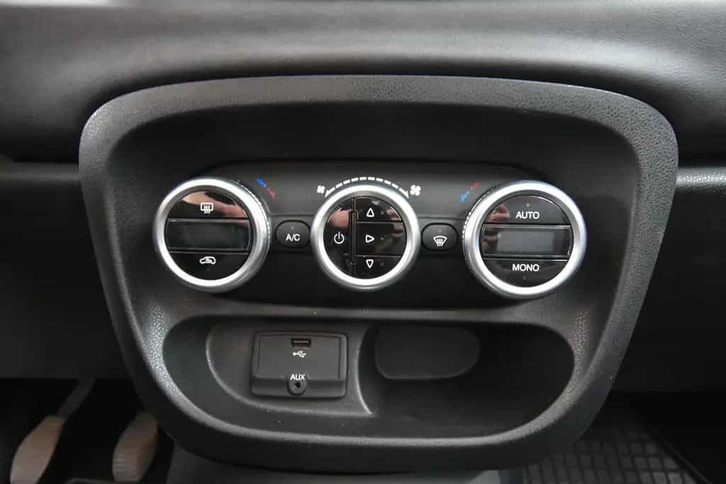 Fiat 500L Lounge Bluetooth Panorama-Dach AHK Klima 08/2013-photo-22