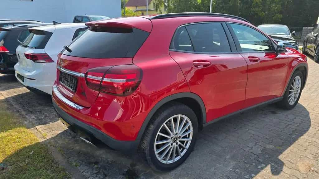 Mercedes-Benz GLA 200 ACC 09/2018-photo-4