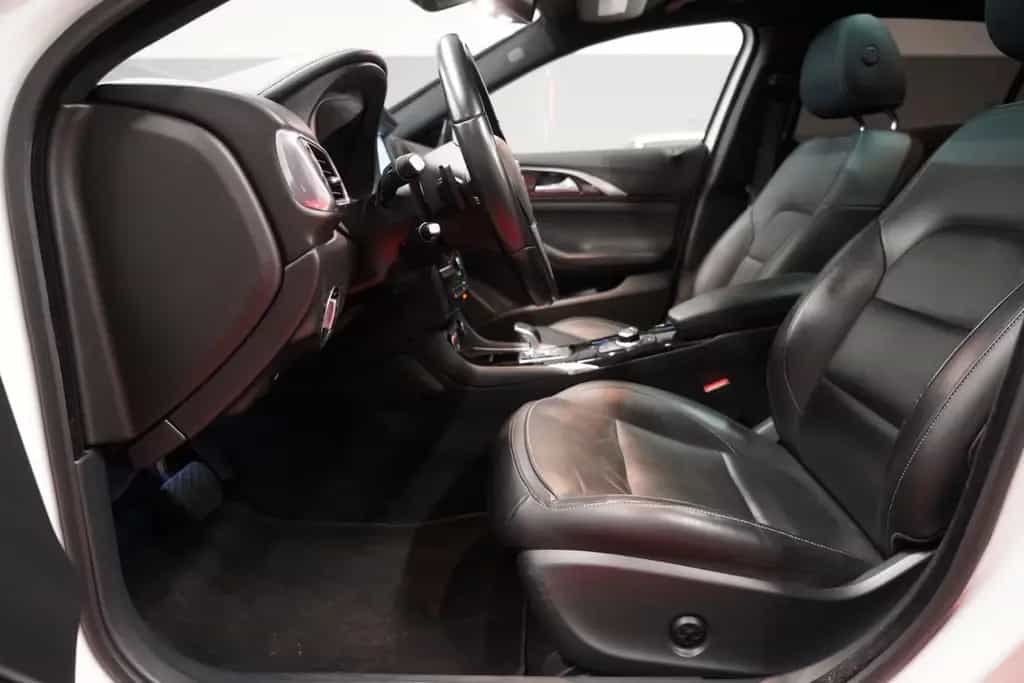 Infiniti Q30 2.2d Sport Aut. 2.Hand*Keyless*Bose*Acc*360° 05/2016-photo-13