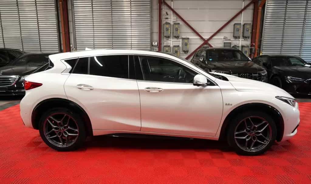 Infiniti Q30 2.2d Sport Aut. 2.Hand*Keyless*Bose*Acc*360° 05/2016-photo-3