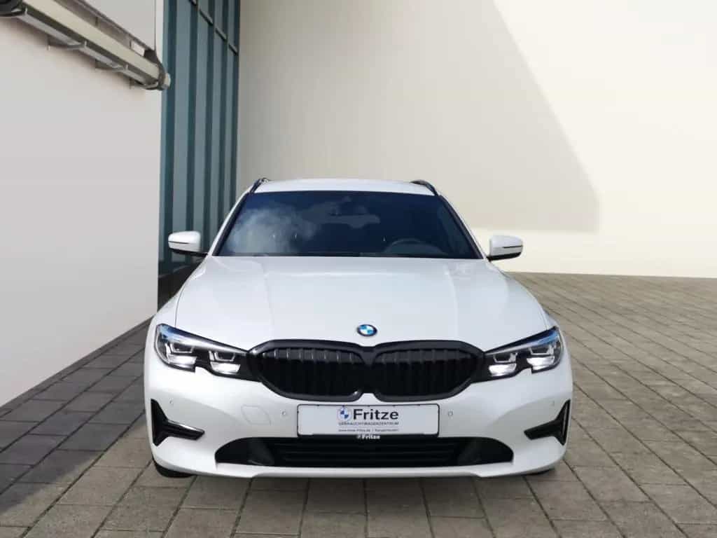 BMW 318 d Tour. LED+NAVI+KLIMAAUTO+PDC+SHZ+KAMERA 01/2022-photo-1