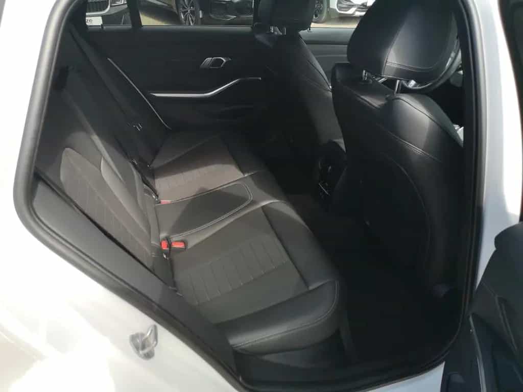 BMW 318 d Tour. LED+NAVI+KLIMAAUTO+PDC+SHZ+KAMERA 01/2022-photo-16