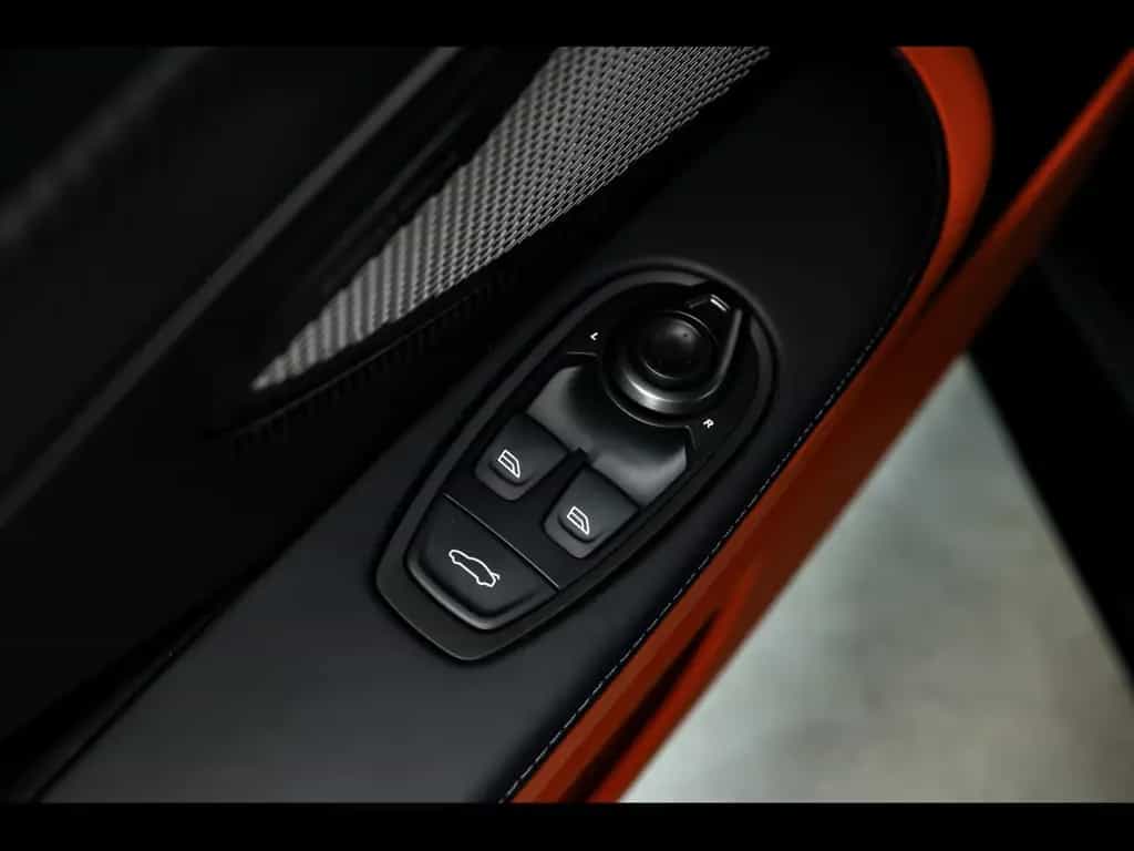 Aston Martin Vanquish III VOLANTE V12°XPEL STEALTH°CARBON°B&W 10/2025-photo-15