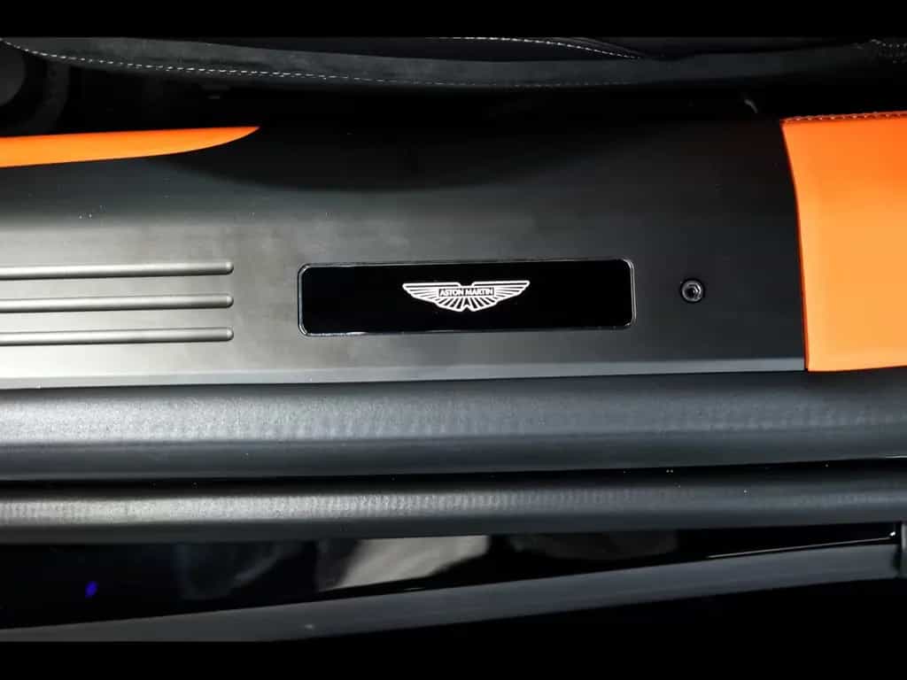 Aston Martin Vanquish III VOLANTE V12°XPEL STEALTH°CARBON°B&W 10/2025-photo-19
