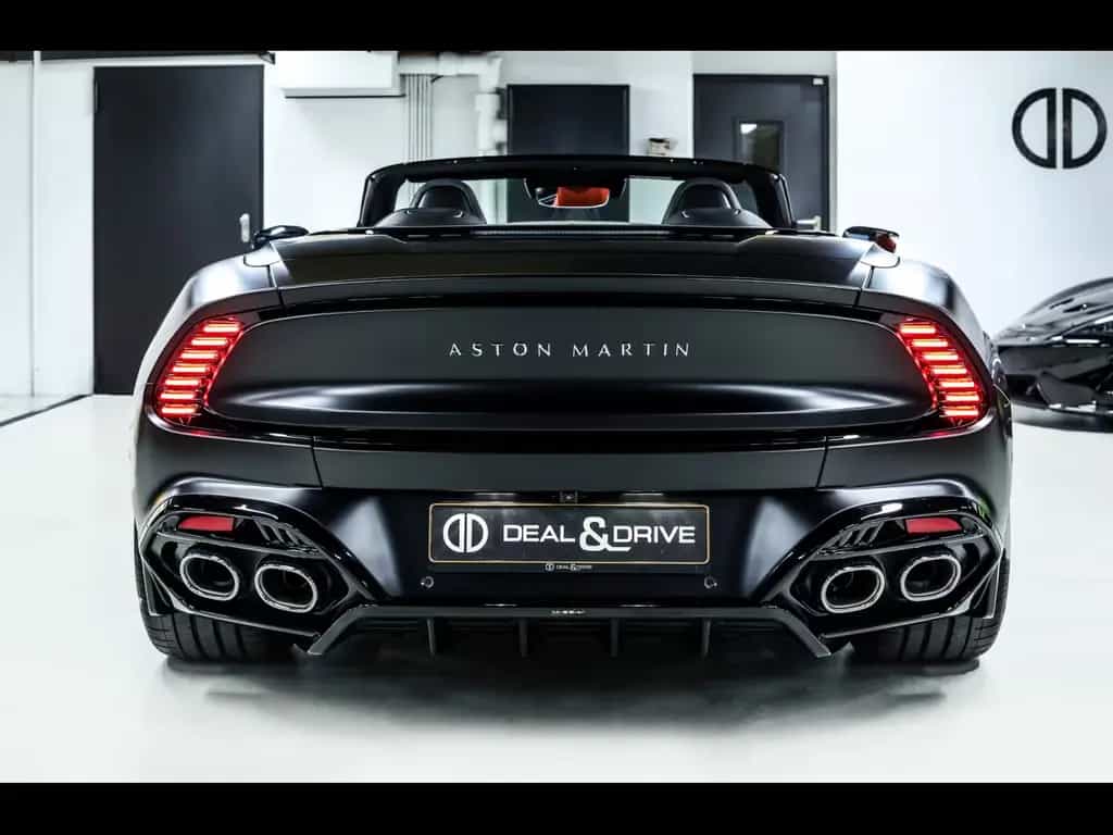 Aston Martin Vanquish III VOLANTE V12°XPEL STEALTH°CARBON°B&W 10/2025-photo-3