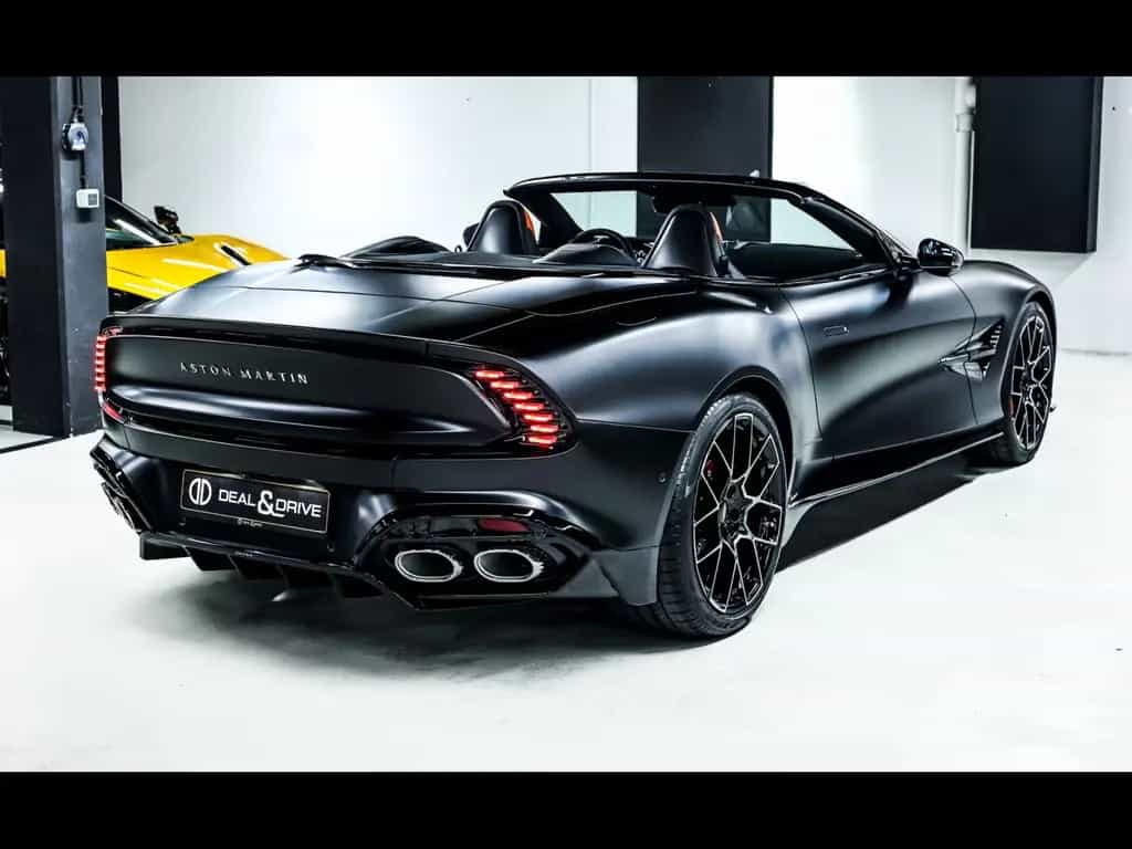 Aston Martin Vanquish III VOLANTE V12°XPEL STEALTH°CARBON°B&W 10/2025-photo-6