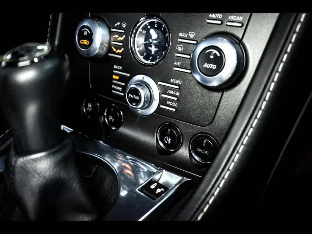 Aston Martin V8 Vantage VANTAGE ROADSTER 4.7 436°MANUAL°NAVI° 03/2014-photo-23