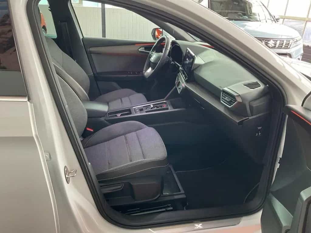 Seat Leon Sportstourer 1.5 eTSI Xcellence DSG LED 03/2022-photo-10