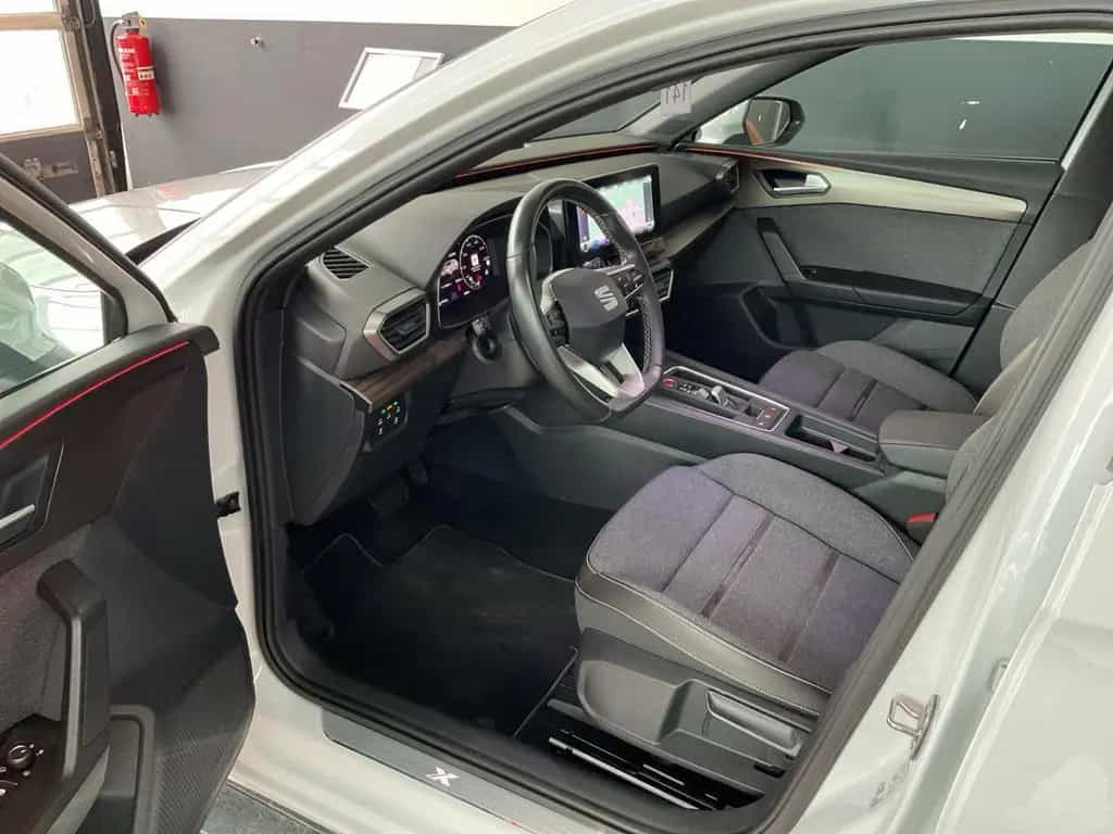 Seat Leon Sportstourer 1.5 eTSI Xcellence DSG LED 03/2022-photo-5