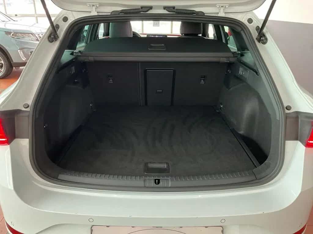Seat Leon Sportstourer 1.5 eTSI Xcellence DSG LED 03/2022-photo-8