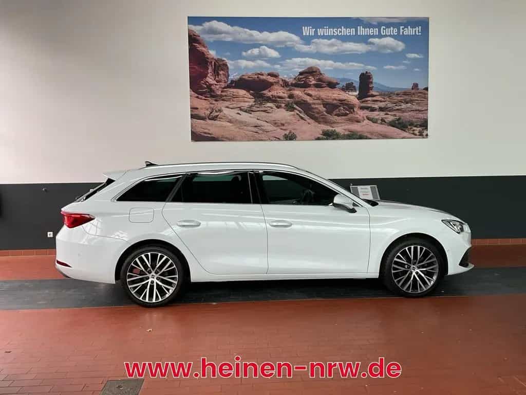 Seat Leon Sportstourer 1.5 eTSI Xcellence DSG LED 03/2022-photo-9