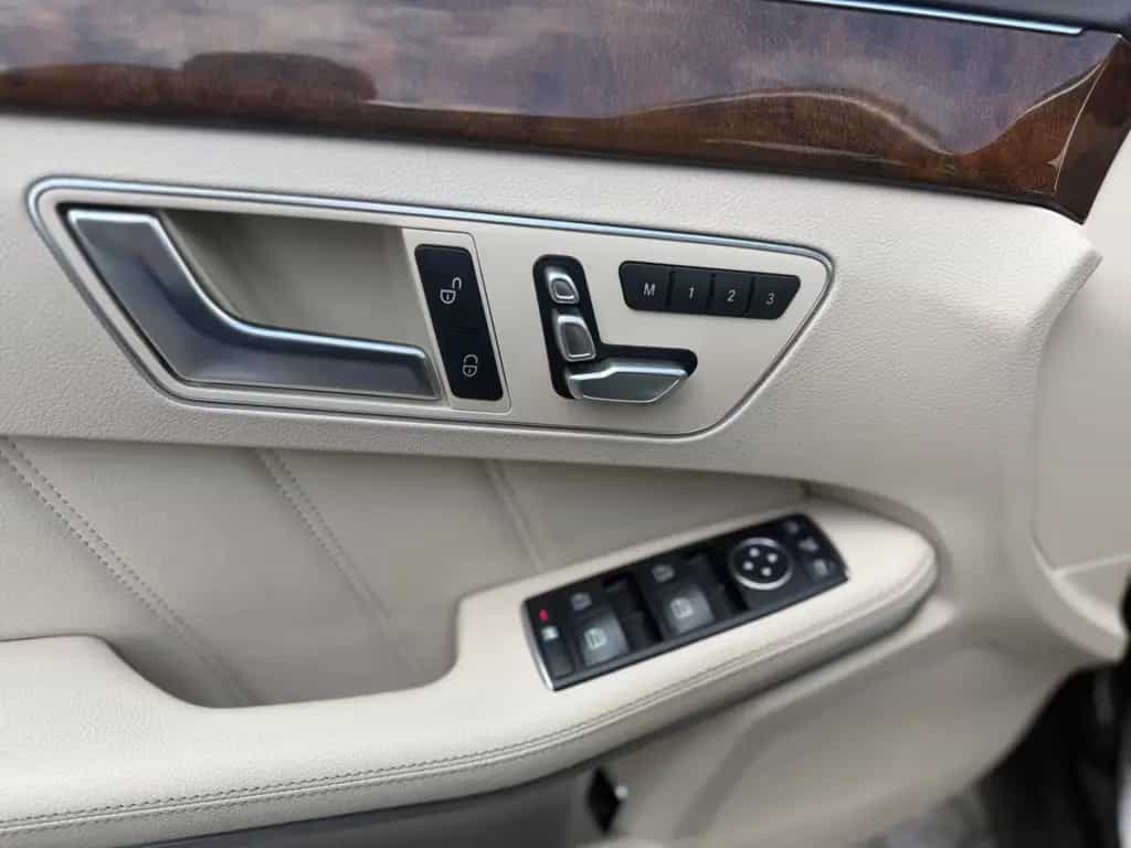 Mercedes-Benz E 500 AVANTGARDE/Wenig KM/1 Hand/GAR/Top Zustand 04/2013-photo-16