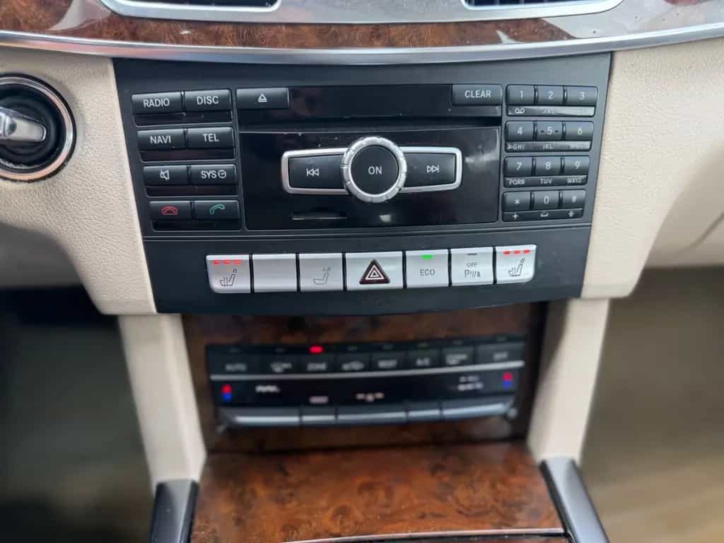 Mercedes-Benz E 500 AVANTGARDE/Wenig KM/1 Hand/GAR/Top Zustand 04/2013-photo-17