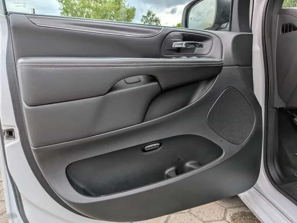 Lancia Voyager S 7-Sitze DVD Xenon TÜV-Neu+Garantie 05/2015-photo-13