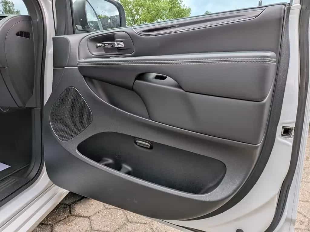 Lancia Voyager S 7-Sitze DVD Xenon TÜV-Neu+Garantie 05/2015-photo-14
