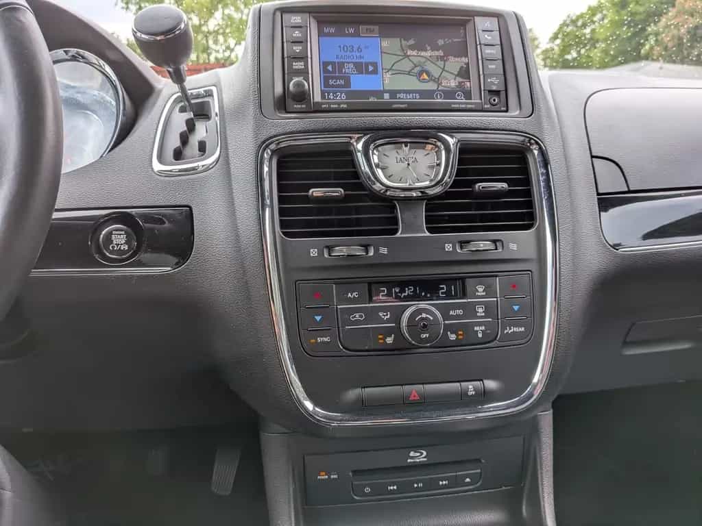Lancia Voyager S 7-Sitze DVD Xenon TÜV-Neu+Garantie 05/2015-photo-20