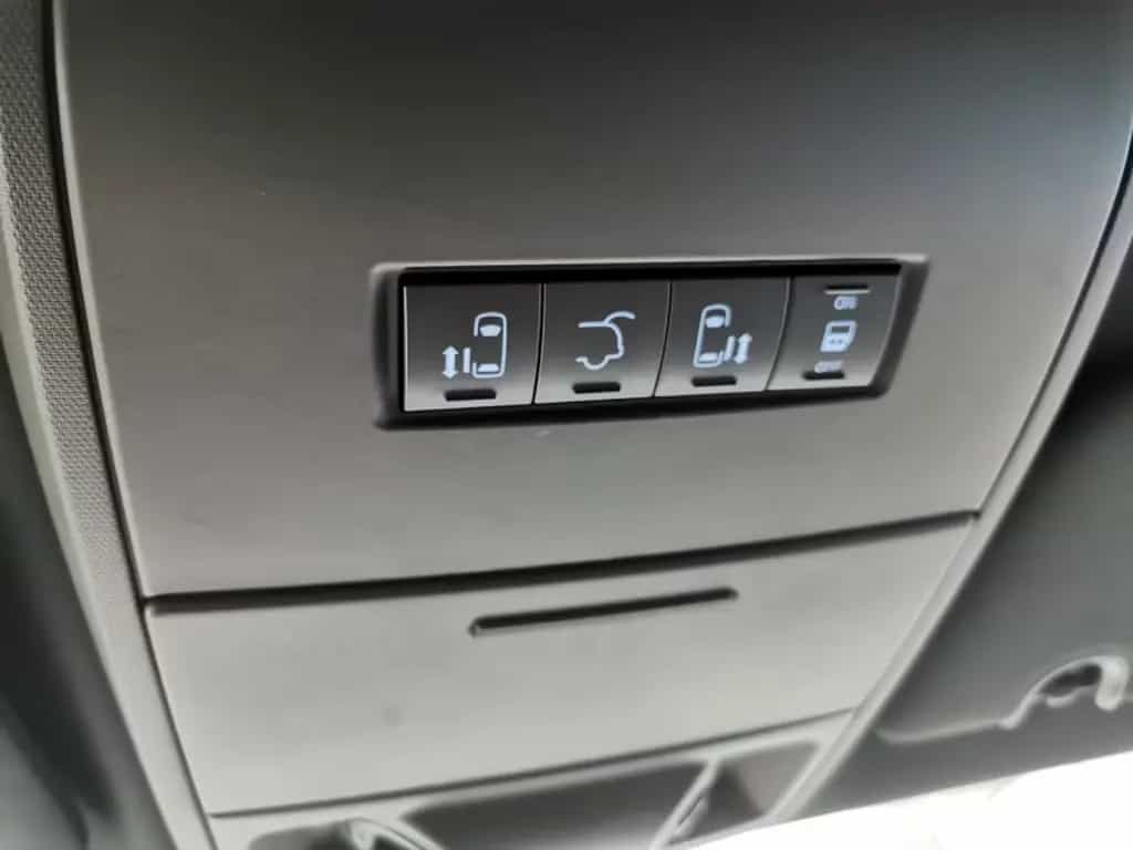 Lancia Voyager S 7-Sitze DVD Xenon TÜV-Neu+Garantie 05/2015-photo-26