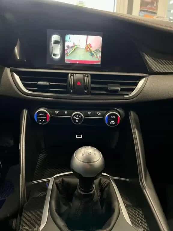 Alfa Romeo Giulia Quadrifoglio 2.9 T V6 Schalter 06/2017-photo-11