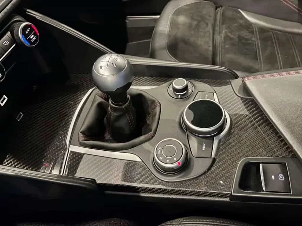 Alfa Romeo Giulia Quadrifoglio 2.9 T V6 Schalter 06/2017-photo-13