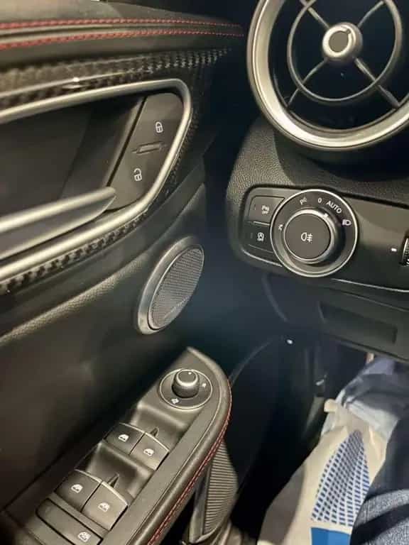 Alfa Romeo Giulia Quadrifoglio 2.9 T V6 Schalter 06/2017-photo-14