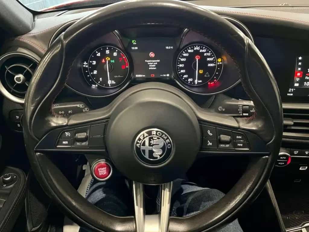Alfa Romeo Giulia Quadrifoglio 2.9 T V6 Schalter 06/2017-photo-15