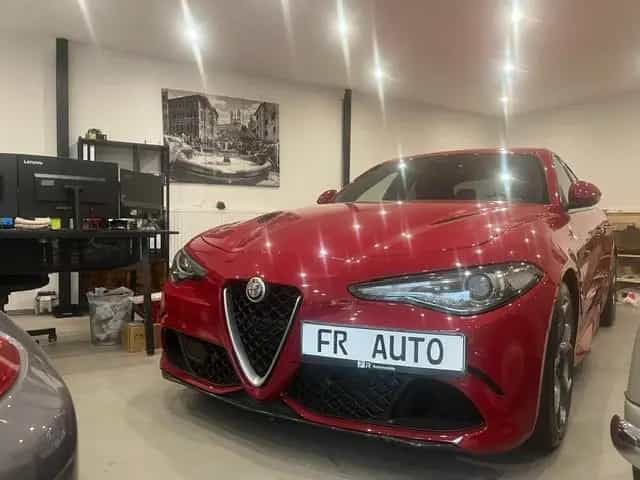 Alfa Romeo Giulia Quadrifoglio 2.9 T V6 Schalter 06/2017-photo-2