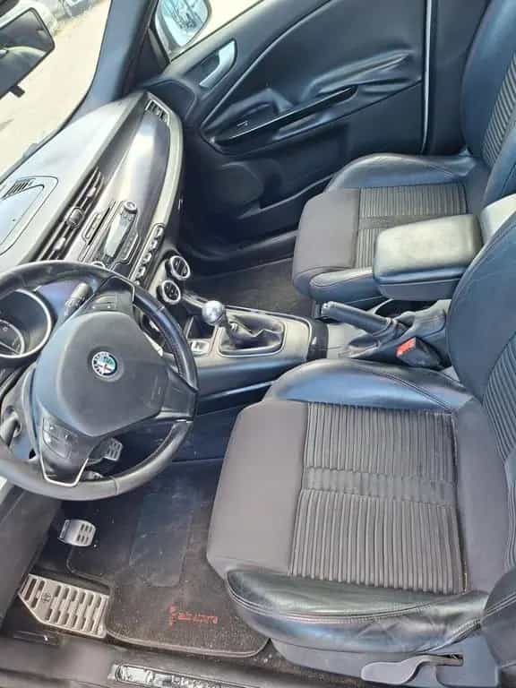 Alfa Romeo Giulietta 1.4 Turbo MultiAir Progress 11/2010-photo-5