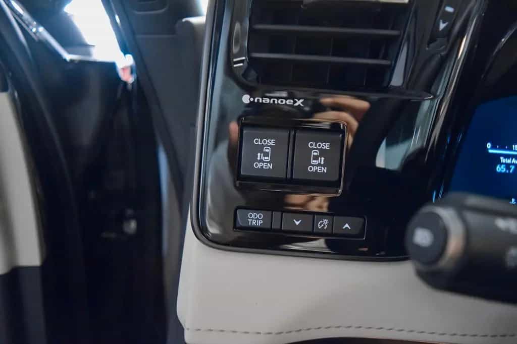 Lexus LM 350h Luxury Light Beige 4 seats 05/2025-photo-16