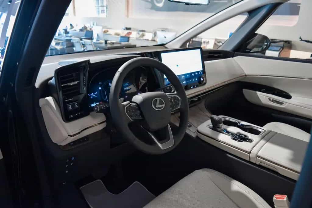 Lexus LM 350h Luxury Light Beige 4 seats 05/2025-photo-2