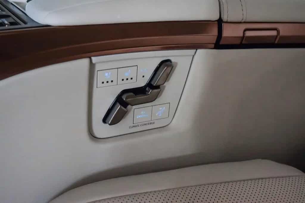 Lexus LM 350h Luxury Light Beige 4 seats 05/2025-photo-24