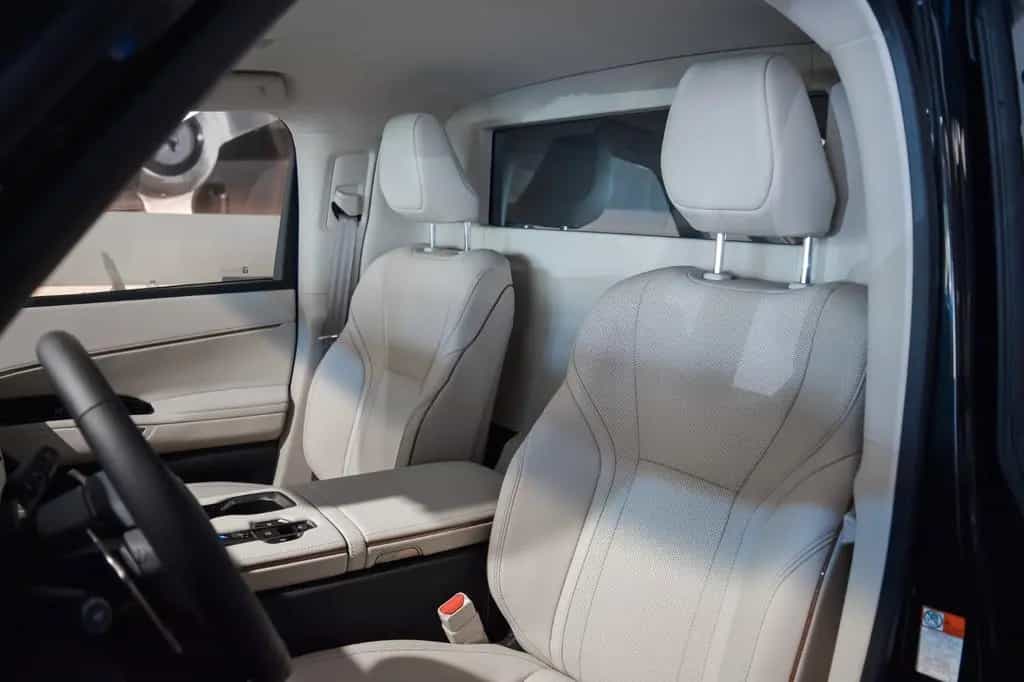 Lexus LM 350h Luxury Light Beige 4 seats 05/2025-photo-6