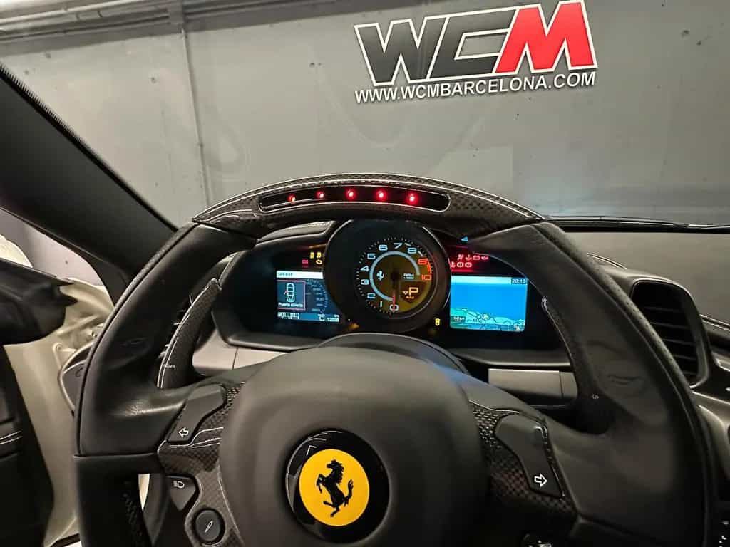 Ferrari 458 Italia "ONLY 12.000 KM + SERVICE BOOK" 05/2013-photo-16