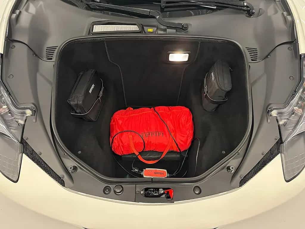 Ferrari 458 Italia "ONLY 12.000 KM + SERVICE BOOK" 05/2013-photo-24