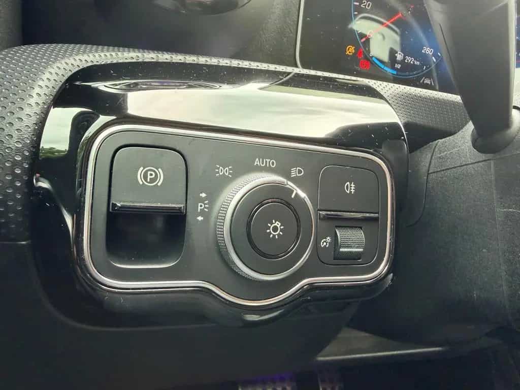 Mercedes-Benz CLA 250 Shooting Brake AMG Line LED*PDC*Navi uvm 12/2019-photo-41