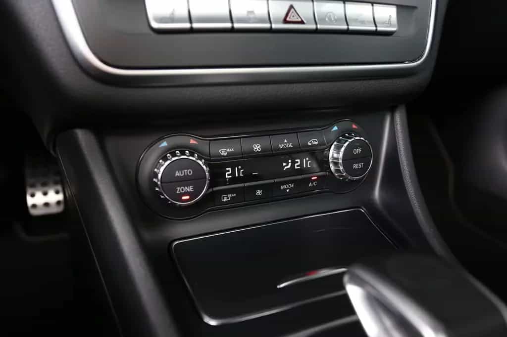 Mercedes-Benz CLA 45 AMG PANO*NAVI*LED*KAM*KEY*DESIGNO*AMBIENT 06/2017-photo-17