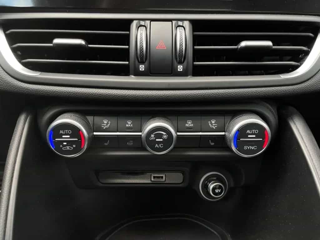 Alfa Romeo Giulia Veloce Q4 PANORAMA+SPORTSITZE+ACC+LEDER 05/2024-photo-13
