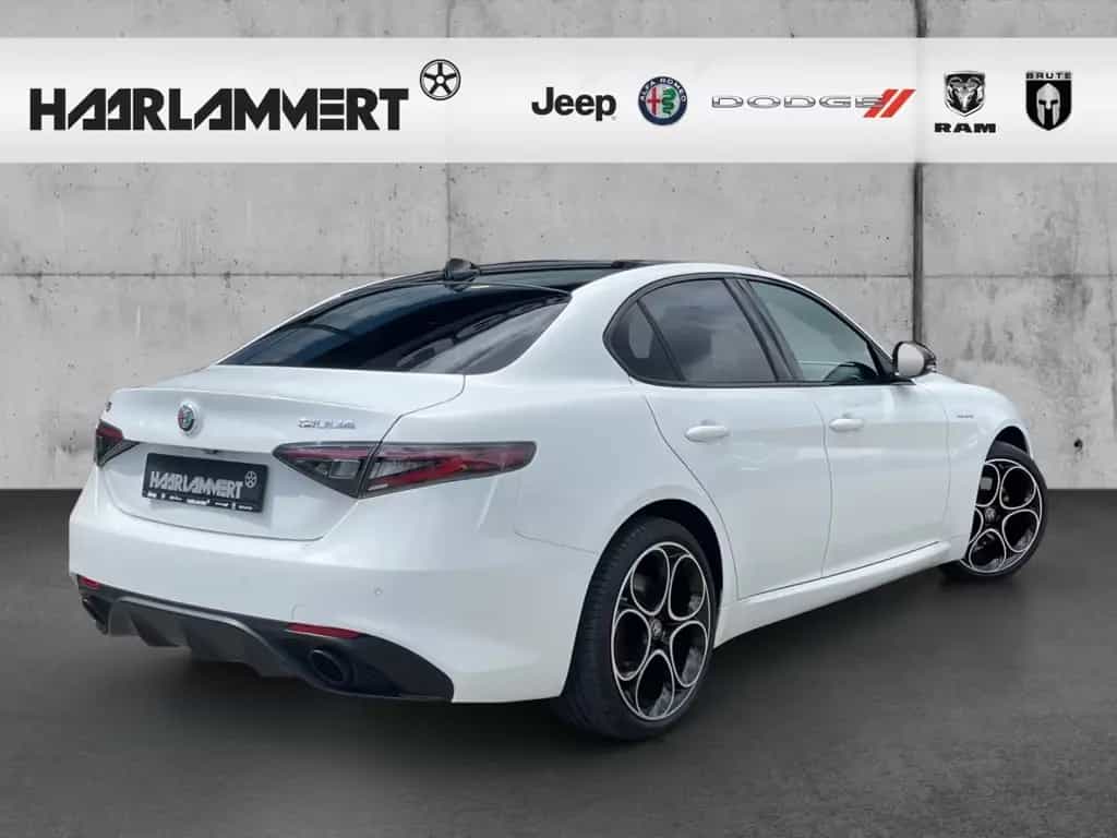Alfa Romeo Giulia Veloce Q4 PANORAMA+SPORTSITZE+ACC+LEDER 05/2024-photo-2