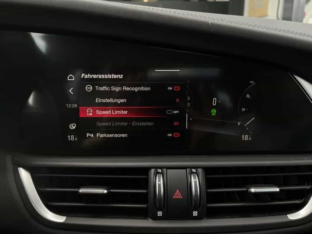 Alfa Romeo Giulia Veloce Q4 PANORAMA+SPORTSITZE+ACC+LEDER 05/2024-photo-23