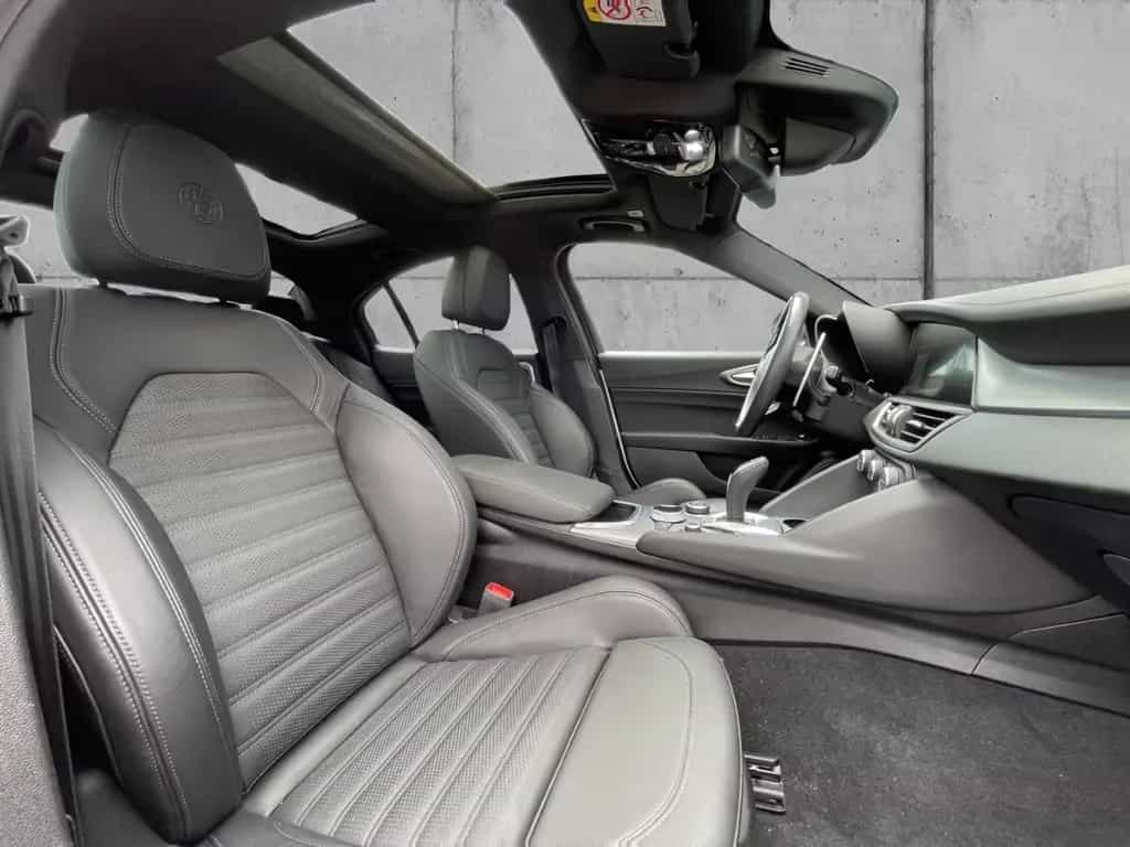 Alfa Romeo Giulia Veloce Q4 PANORAMA+SPORTSITZE+ACC+LEDER 05/2024-photo-6