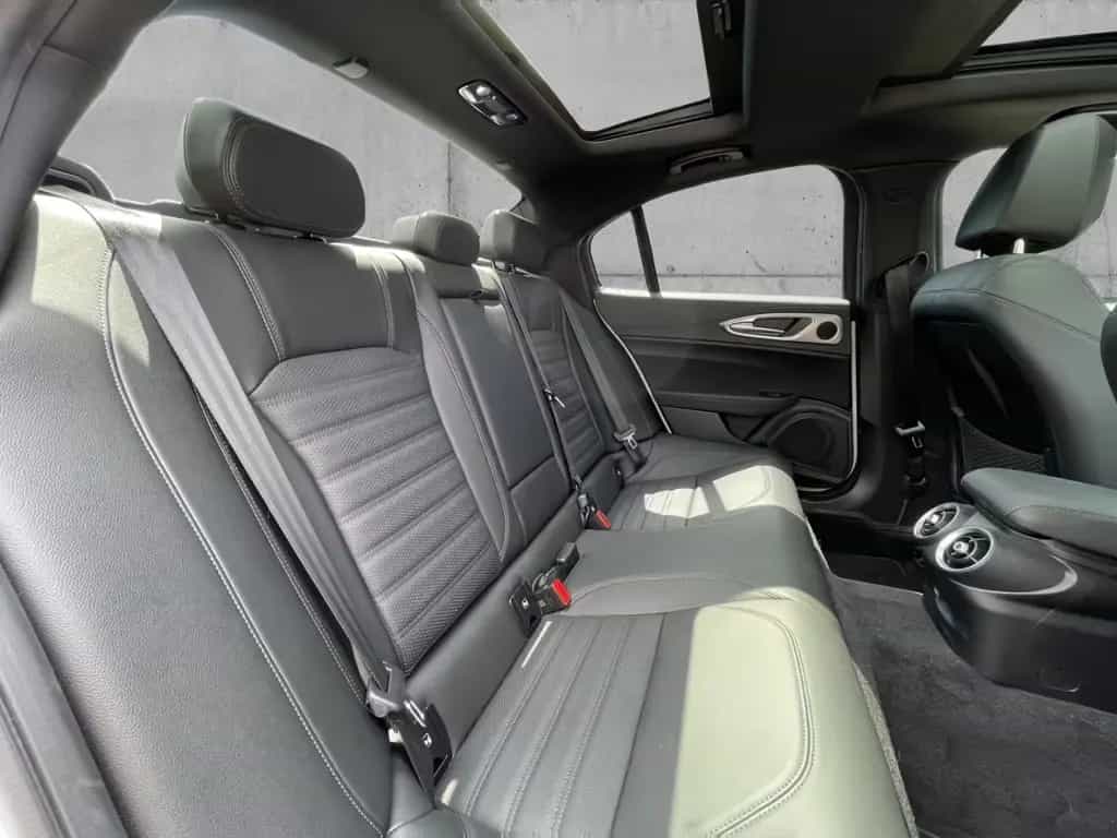 Alfa Romeo Giulia Veloce Q4 PANORAMA+SPORTSITZE+ACC+LEDER 05/2024-photo-7